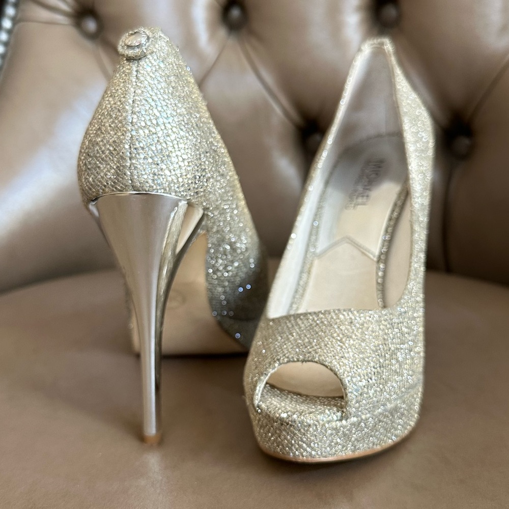 Euc MICHAEL Michael Kors Silver Glitter York Platform Heels